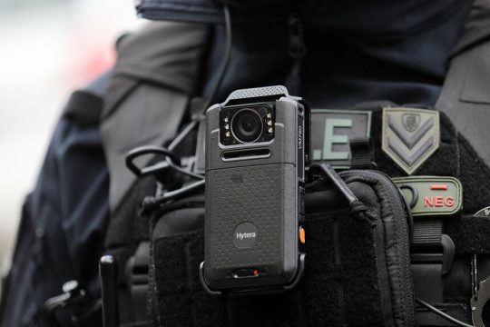 Οι φορητές κάμερες της Hytera που έχει προμηθευτεί η ελληνική αστυνομία